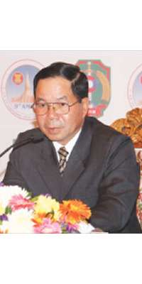Thongbanh Sengaphone, 61, dies at age 61